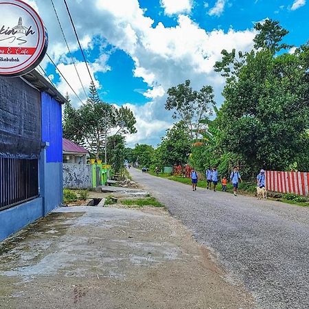 Shekinah Homestay & Cafe Waikabubak Mitra Reddoorz Екстериор снимка