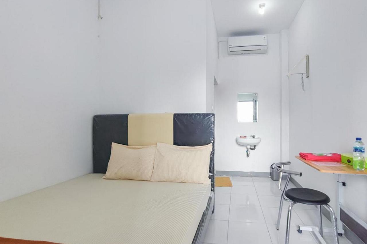 Shekinah Homestay & Cafe Waikabubak Mitra Reddoorz Екстериор снимка
