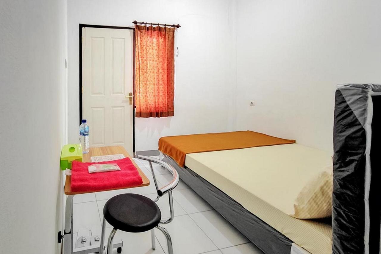 Shekinah Homestay & Cafe Waikabubak Mitra Reddoorz Екстериор снимка