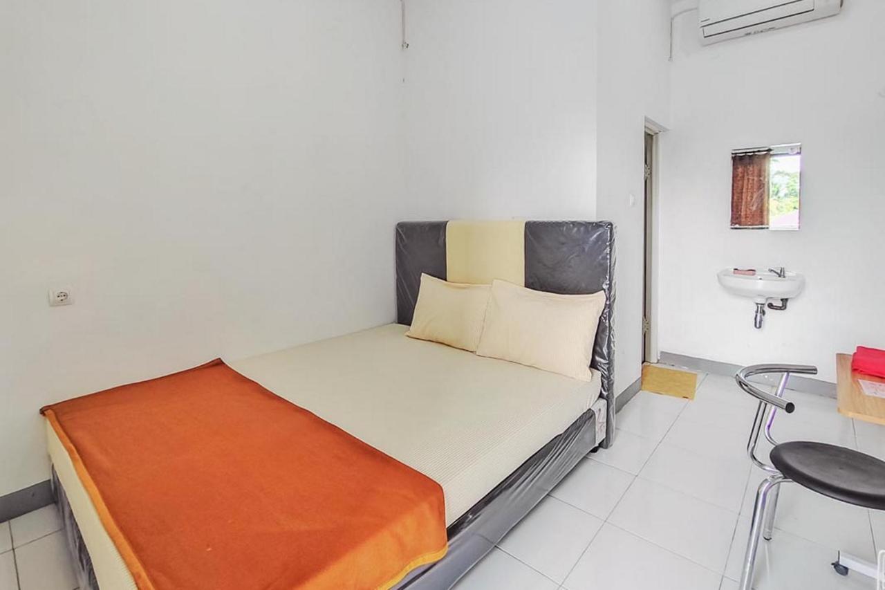 Shekinah Homestay & Cafe Waikabubak Mitra Reddoorz Екстериор снимка