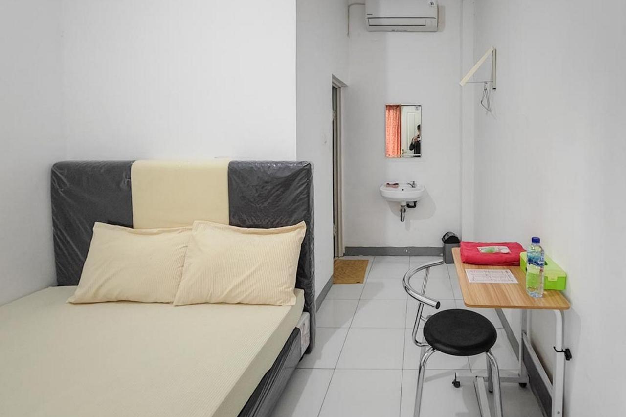 Shekinah Homestay & Cafe Waikabubak Mitra Reddoorz Екстериор снимка